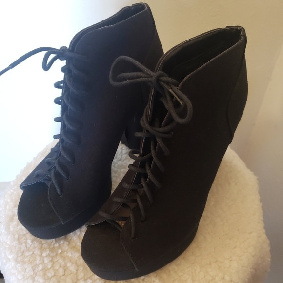 H & M Peep-toe Chunky Heel Platform Bootie Shoe - Picture 8 of 11